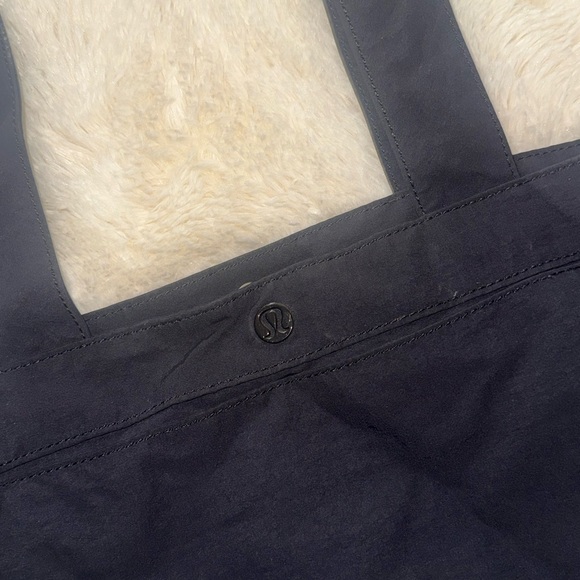lululemon athletica Black Tote Bag - Picture 3 of 4